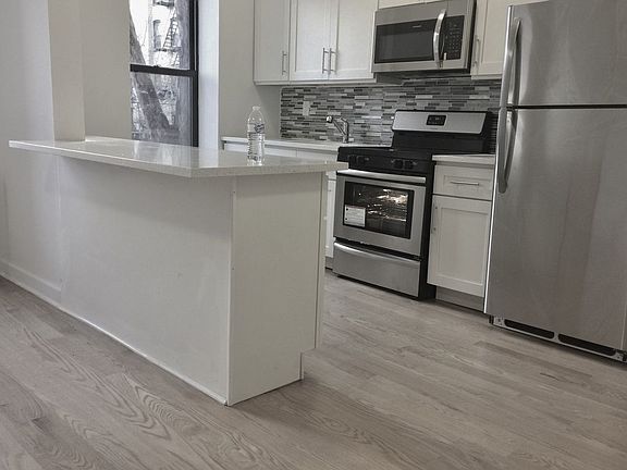 4th image of 239 Ocean Ave