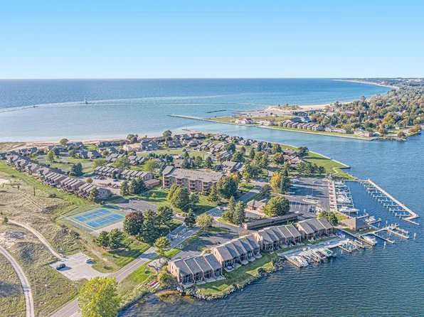 368 Harbor Dr Unit 402, Ludington, MI 49431