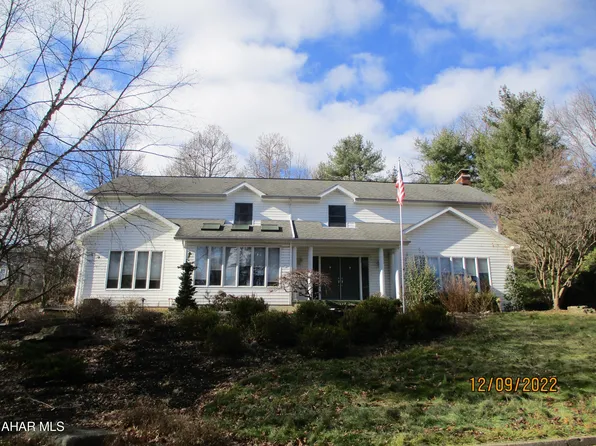 404 Beaumont Dr, Altoona, PA 16602