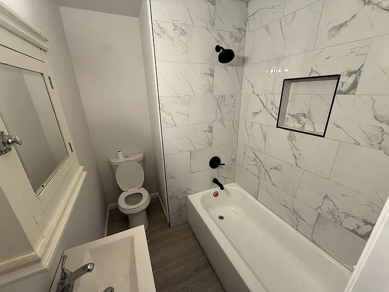1707 E 50th St #B — Photo 5