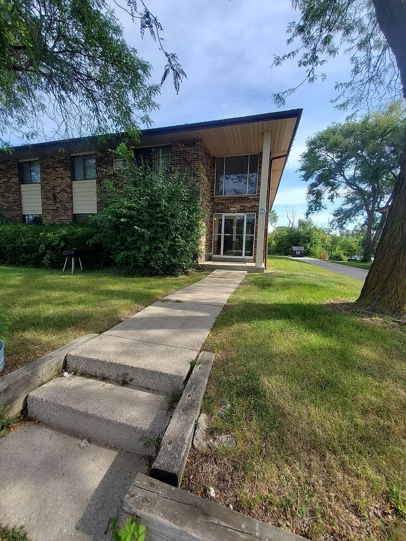 10500 W Fond Du Lac Ave. (12 Unit) — Photo 1