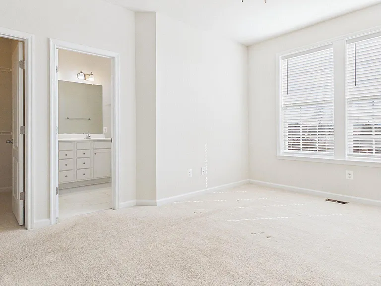 33 Chester Ct — Photo 32