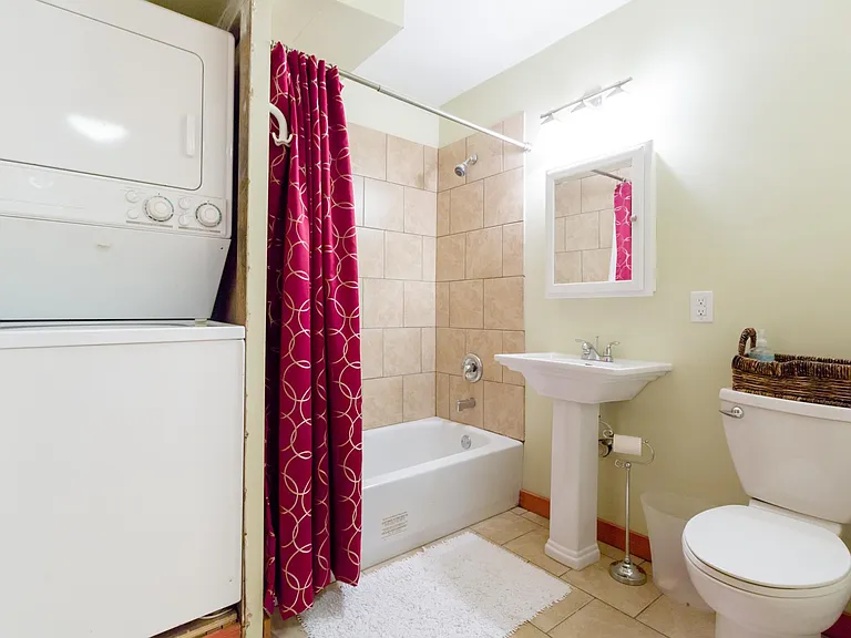 Bathtub/Shower Combo Full Bathroom with Washer/Dryer