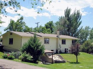 207 N 3rd St, Hot Springs, SD 57747