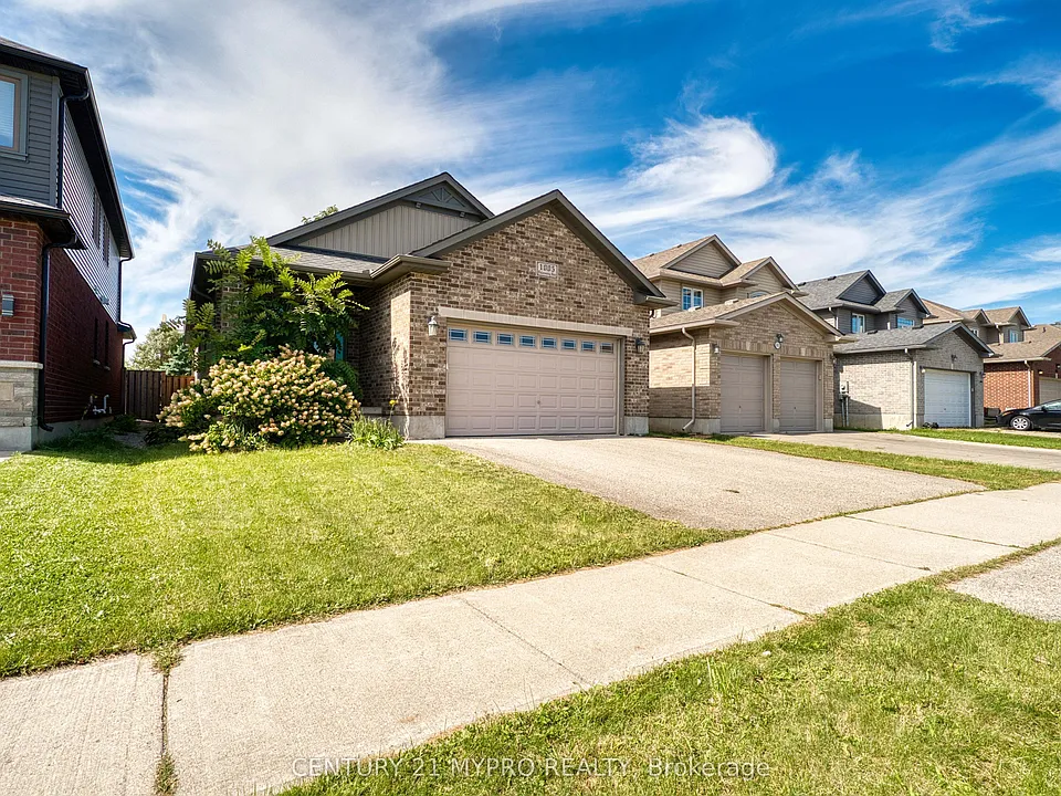 1005 Oakcrossing Gate