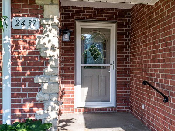5th image of 2437 S April Avenue