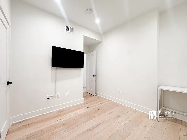 1011 18th St NE — Photo 15