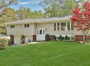 2 Briar Cir, Larchmont, NY 10804