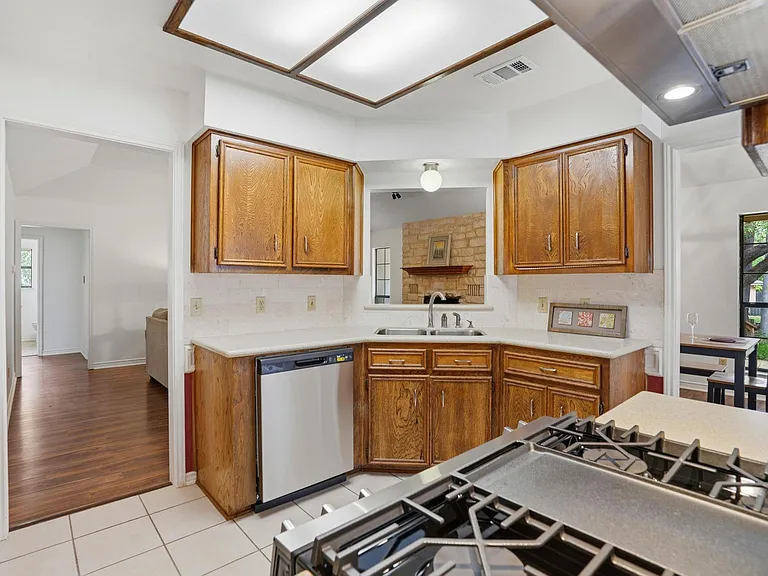306 Woodstone Dr — Photo 16