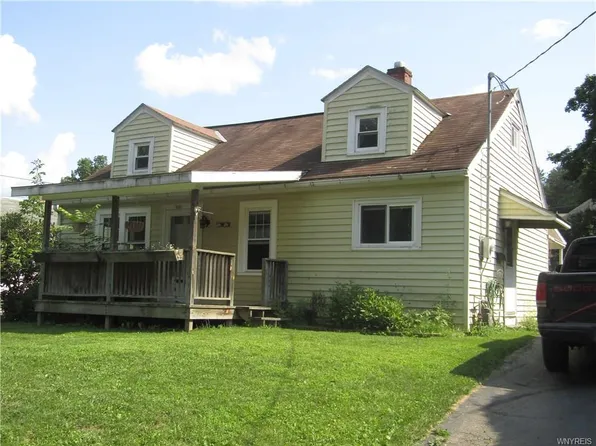 241 Stevens St, Wellsville, NY 14895