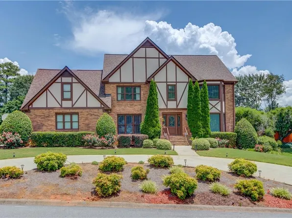 710 Hambrick Dr SW, Lilburn, GA 30047