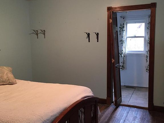 3rd image of 235 E Oak Hill Ave