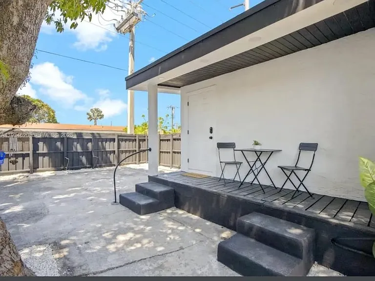 1048 NW 33rd Ave #3 — Photo 18