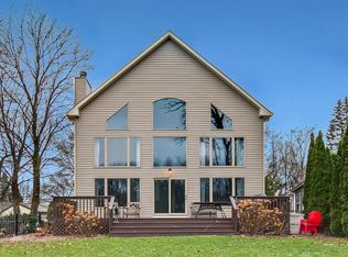 2114 Colby Dr, McHenry, IL 60050