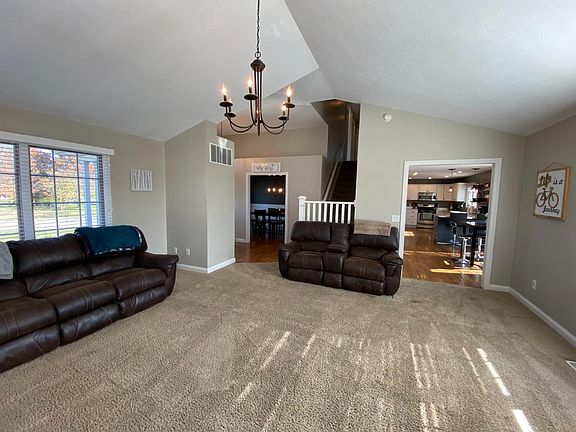 4th image of 204 Evergreen Dr
