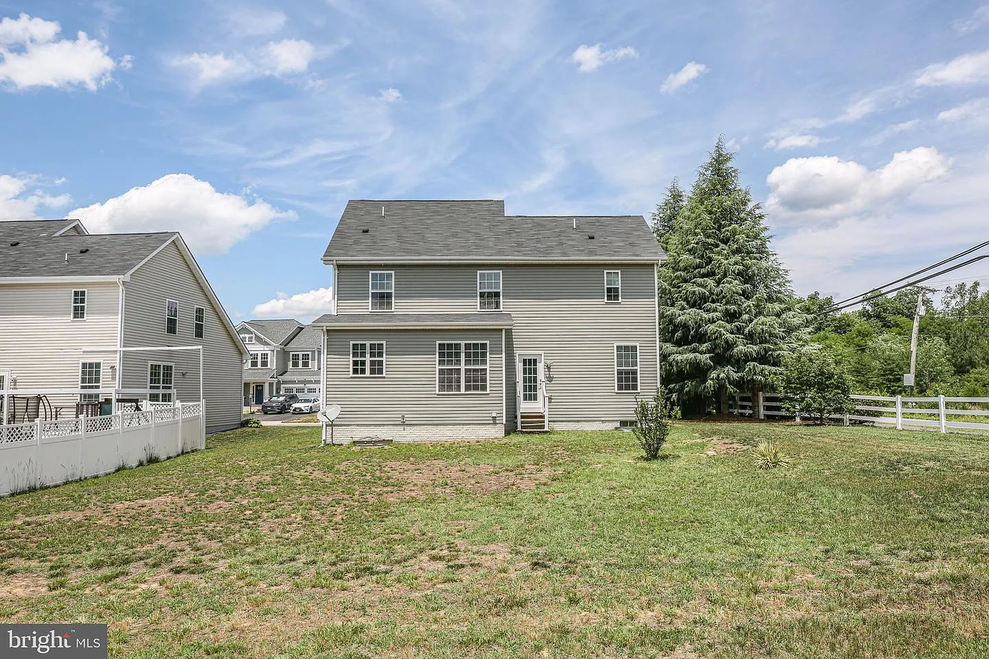 4 bed, 2.5 bath, 2206 sqft, $3,200 — Photo 3