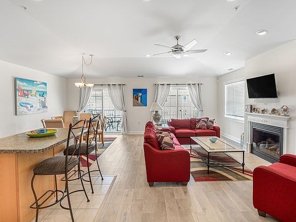 4th image of 210 E Garfield Ave #B