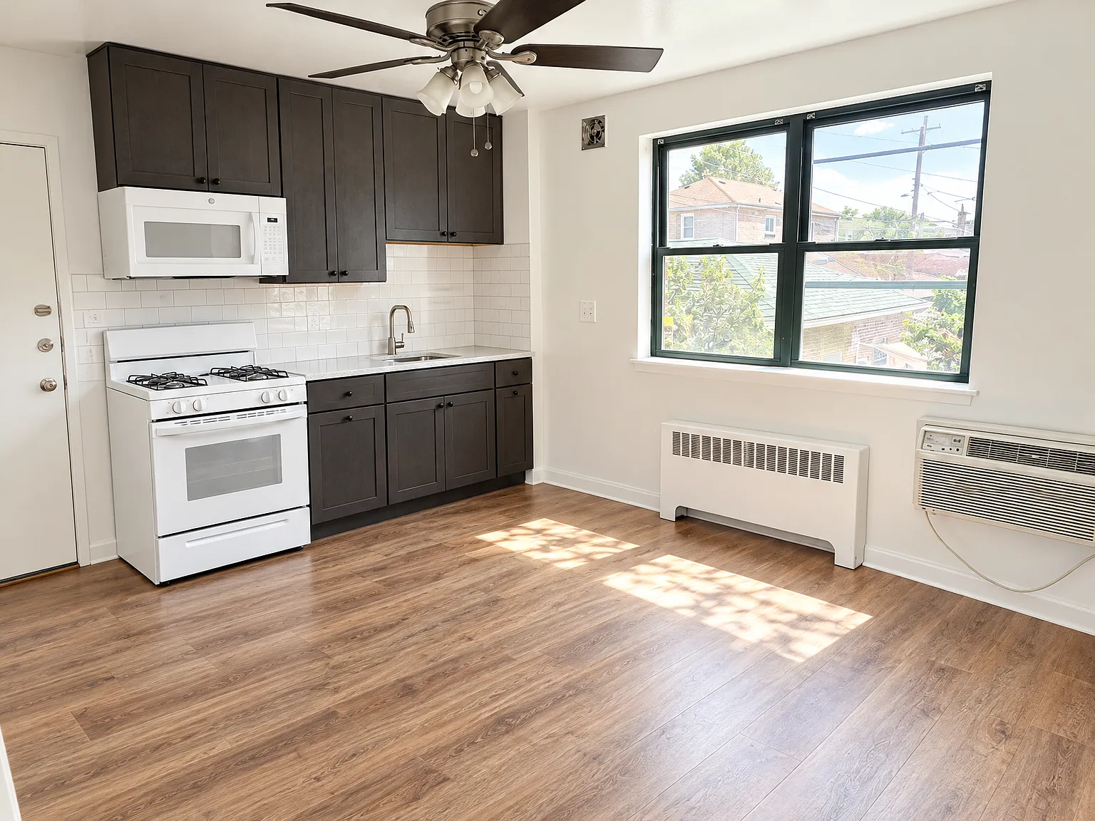 1 bed, 800 sqft, $1,450 — Photo 3