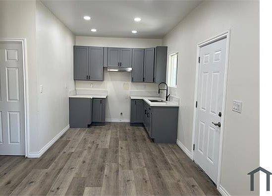 2nd image of 747 N Mayfield Ave APT A