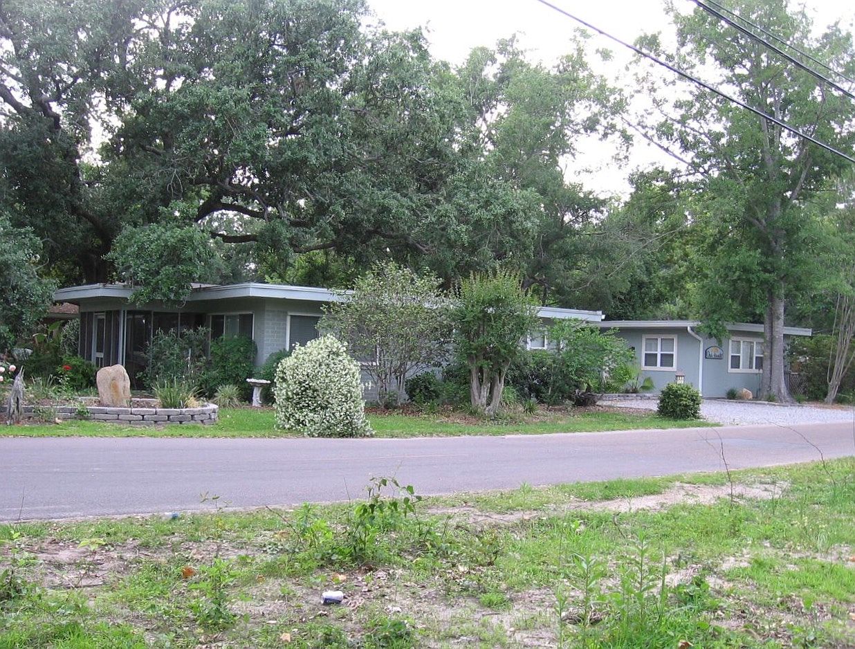 1017 La Fontaine Ave, Ocean Springs, MS 39564 Zillow