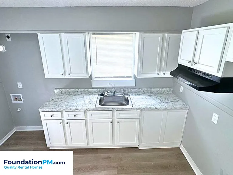 1748 Benning St — Photo 4