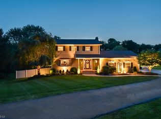 4 Muirfield Ln, Lebanon, NJ 08833