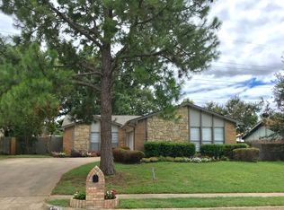 2804 Cummings Dr, Bedford, TX 76021
