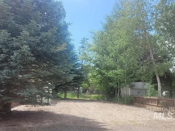 514W20 N Sawyer St, Cascade, ID 83611