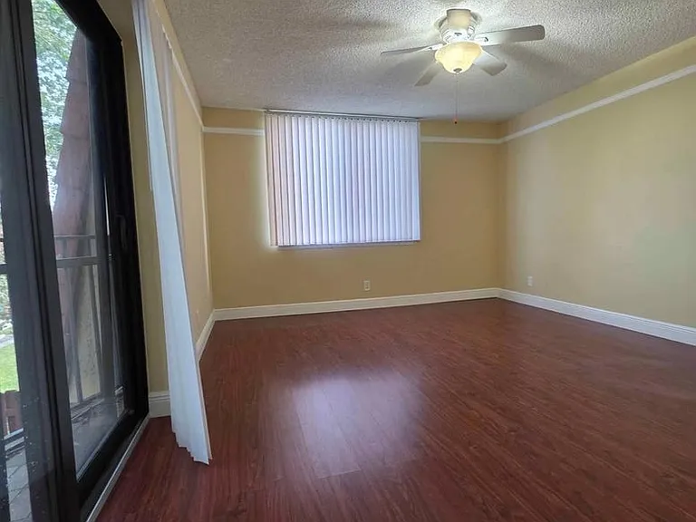 3928 Victoria Dr — Photo 8