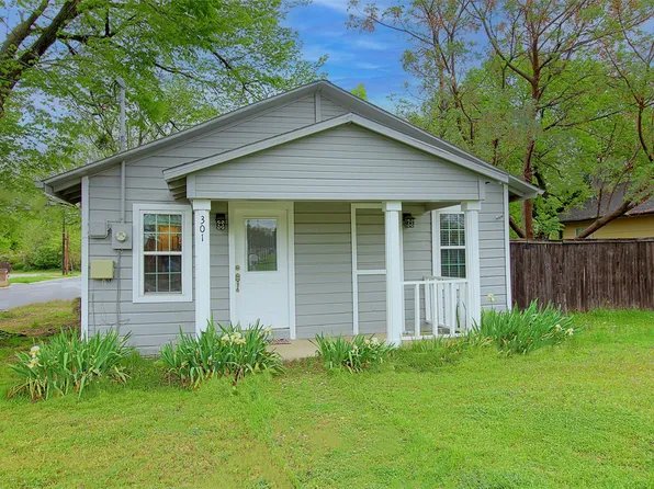 301 S Bradshaw St, Denton, TX 76205