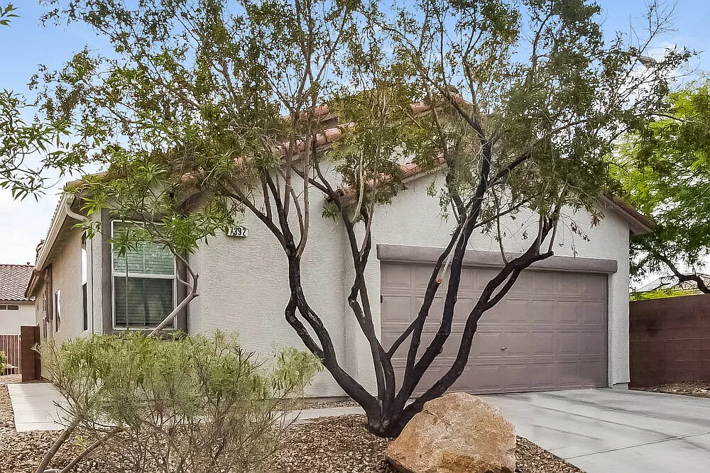 3 bed, 2.0 bath, 1369 sqft, $1,980 — Photo 3