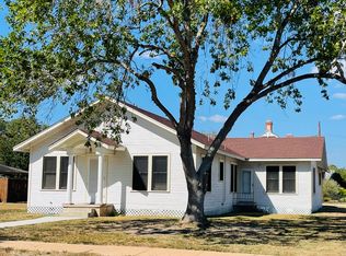 302 W French St, Cuero, TX 77954
