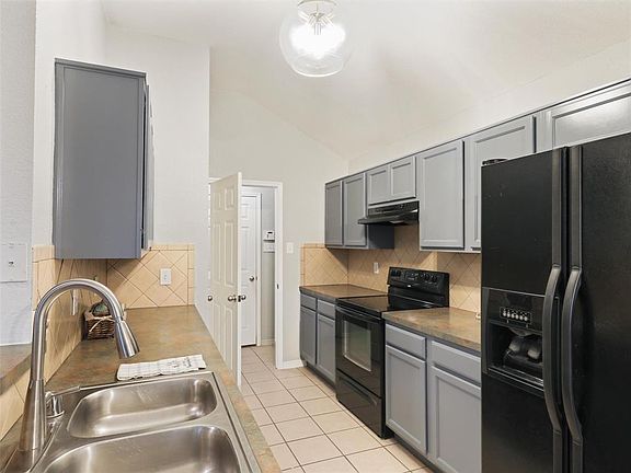 3rd image of 3700 Palm Dr