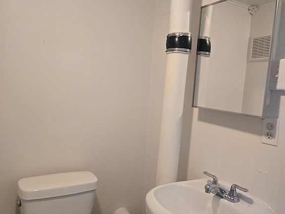4th image of 914 Oakwood Blvd