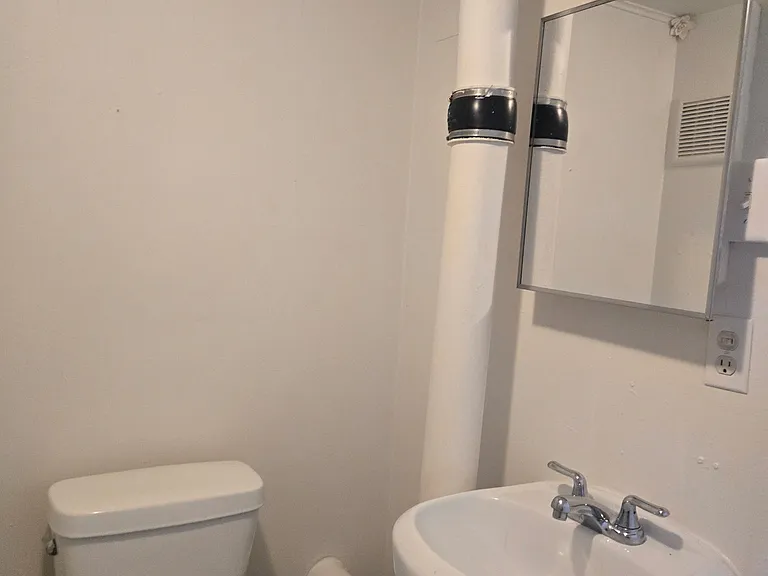 914 Oakwood Blvd — Photo 4