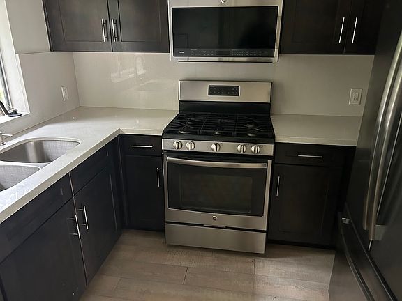 4th image of 2218 N Beachwood Dr APT 101