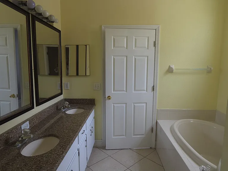8751 Morrison Oaks Ct — Photo 16