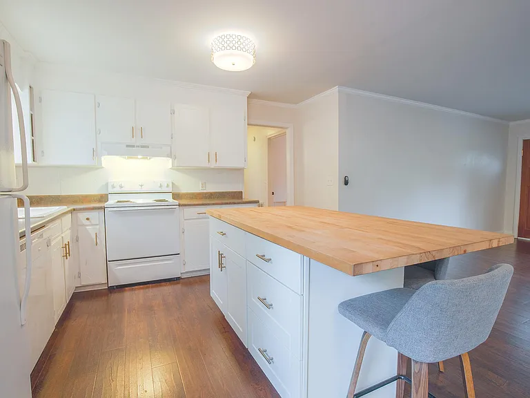 82 Pleasantdale Cir — Photo 11