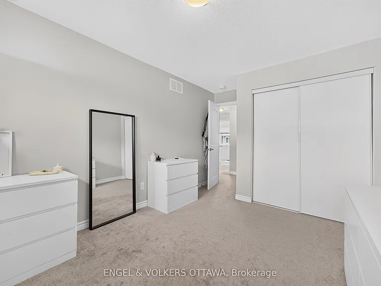 33 Focality Cres — Photo 25