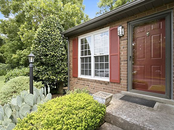 2nd image of 481 Hickory Glade Dr