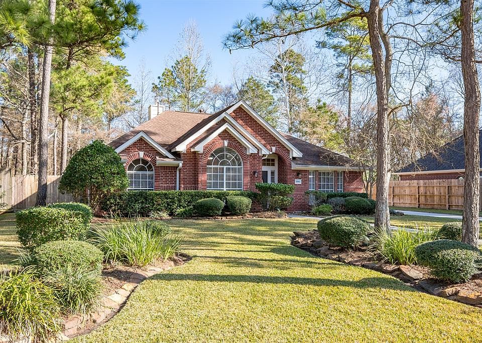 Nestled into the end of a quiet, charming street in The Woods of Northampton...