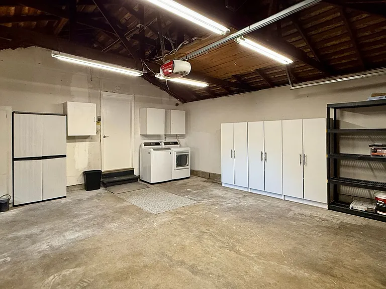 390 Howard Dr — Photo 18
