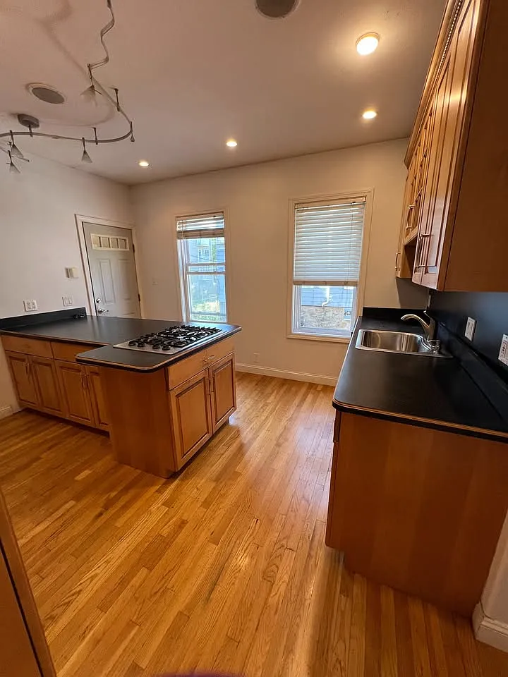 2 bed, 950 sqft, $3,250 — Photo 3