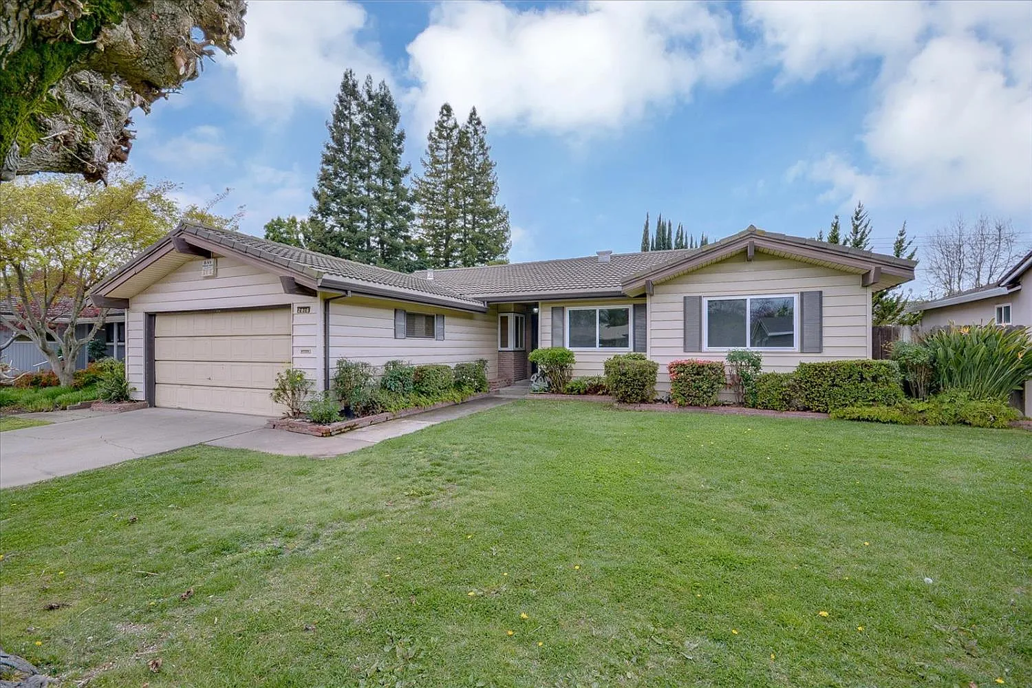 2816 Notre Dame Dr photo 1