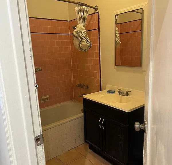 414 N Orange Grove Ave #1/2 — Photo 4
