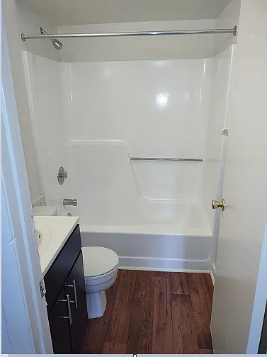 Marlboro Classic Apt & Redwood Square — Photo 50