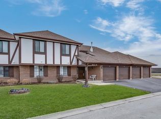 9147 Sandpiper Ct, Orland Park, IL 60462
