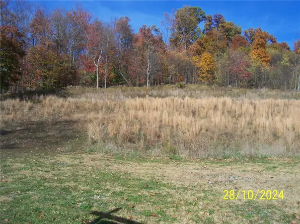 310 Woodbridge Dr, Latrobe, PA 15650
