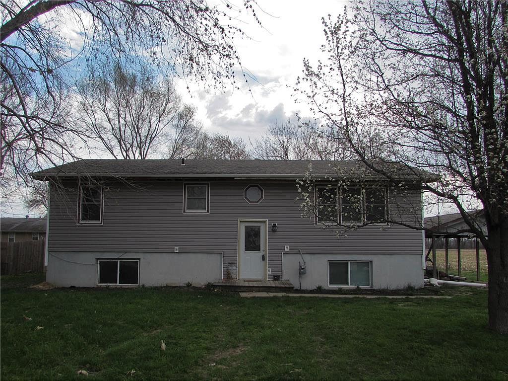 113 Spruce St, Wathena, KS 66090 Zillow