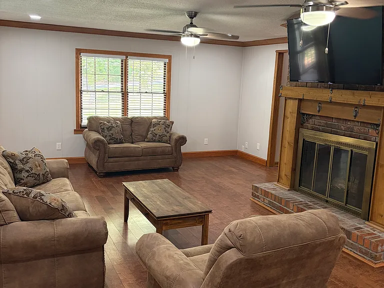 105 Braemar Dr — Photo 15